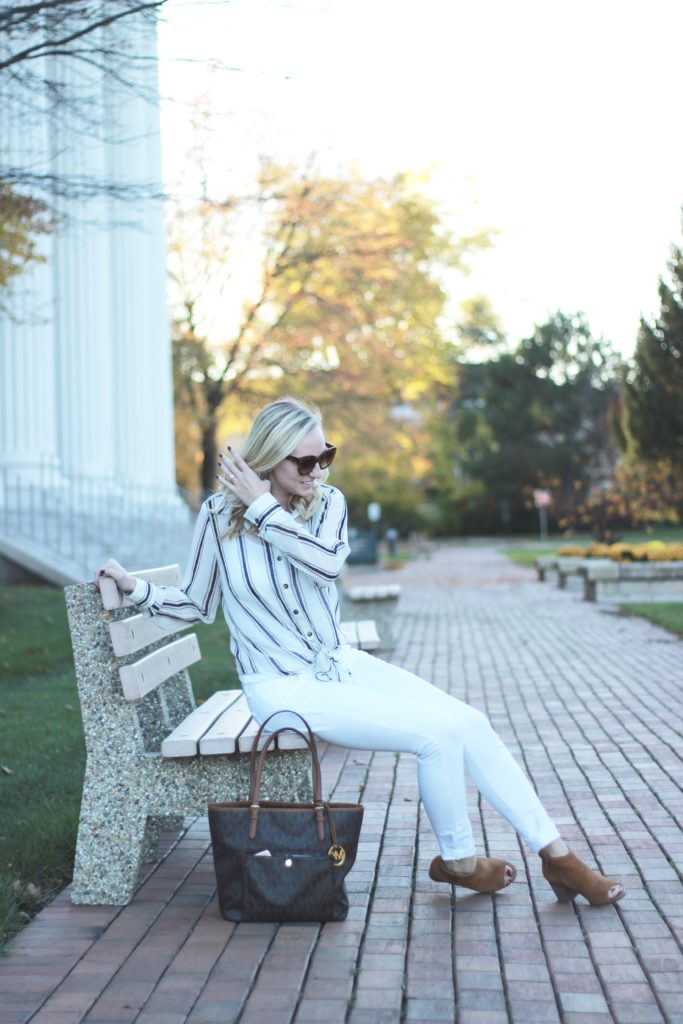 A DASH OF BRUCK All white look True Style Blouse White Jeans Chestnut Booties Stretch